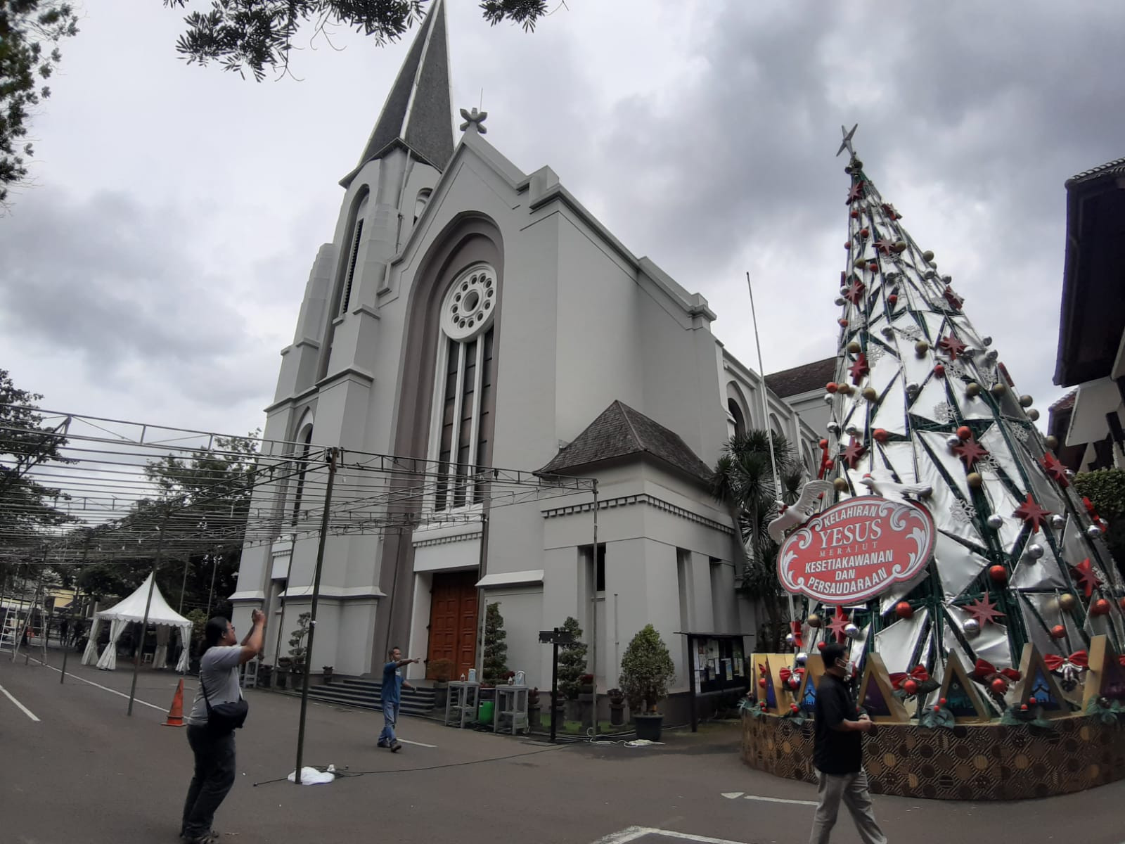 Libur Natal 2024: Keramaian di Stasiun, Tempat Wisata, dan Gereja